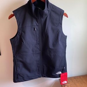 NWT TNF black castlerock softshell vest
